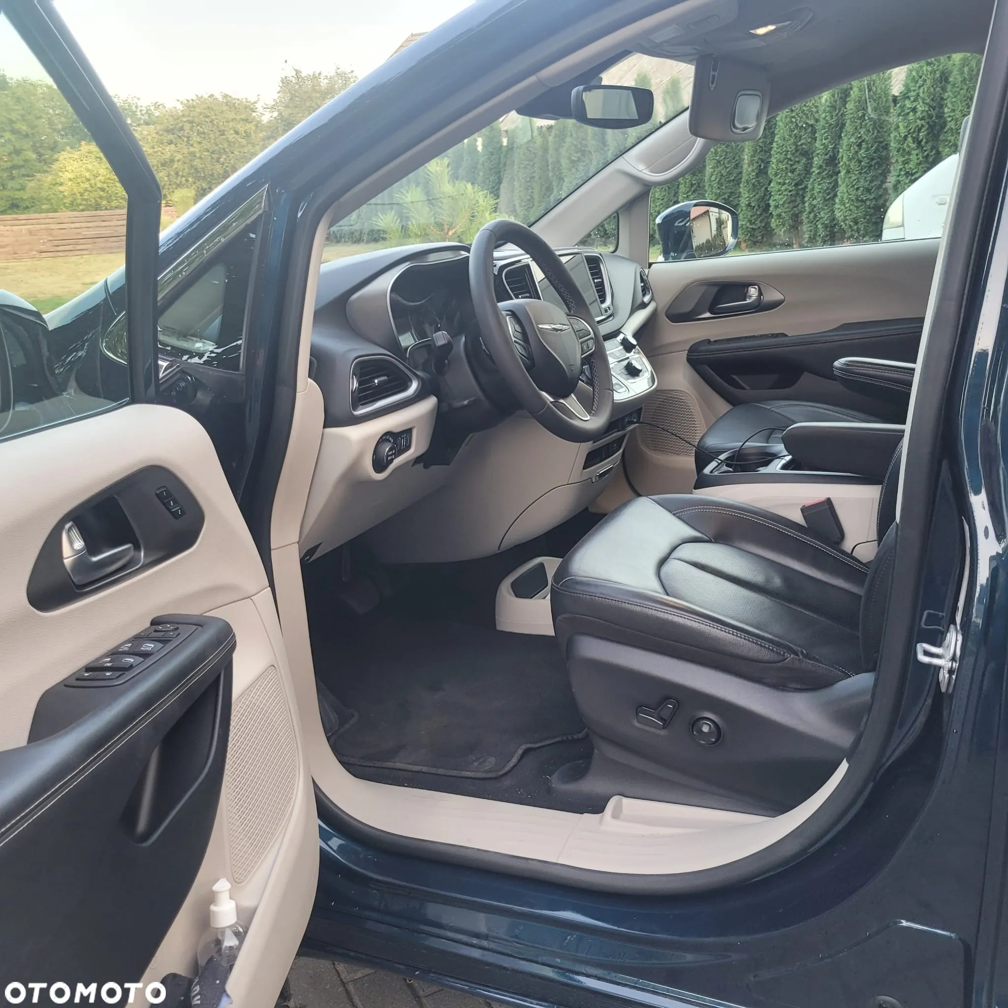 Chrysler Pacifica - 12