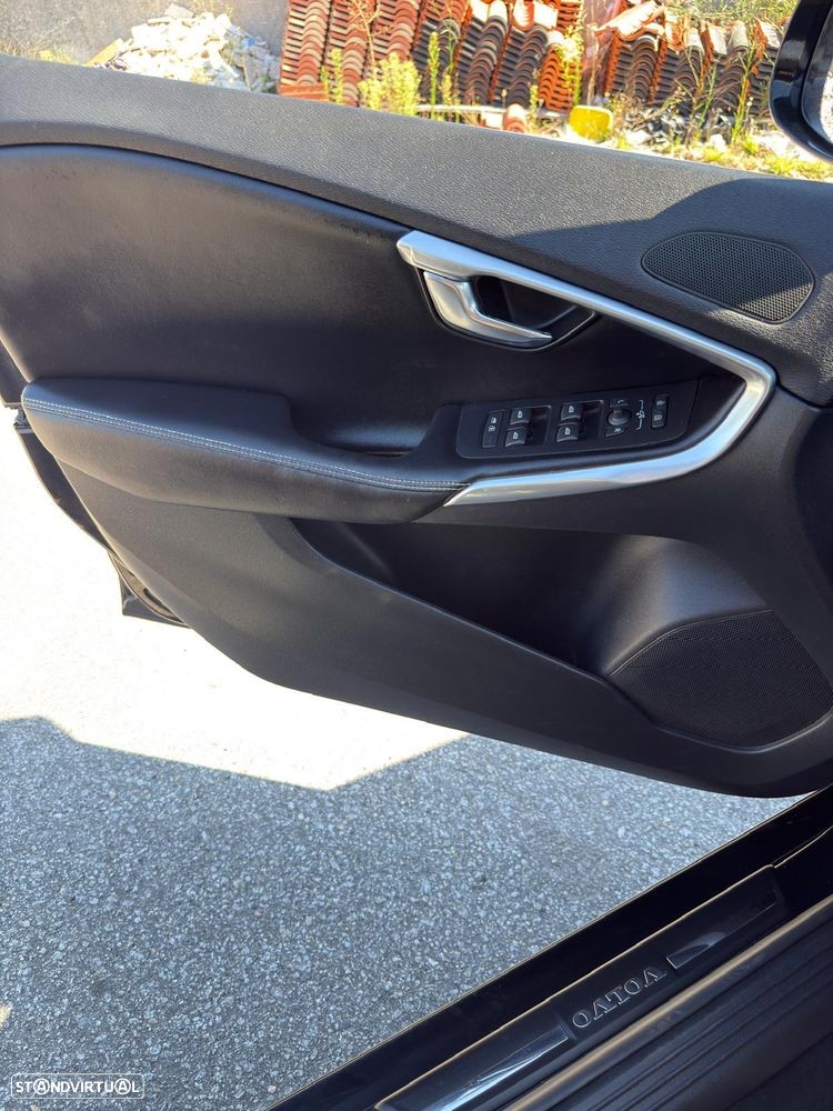 Volvo V40 D2 R Design - 12