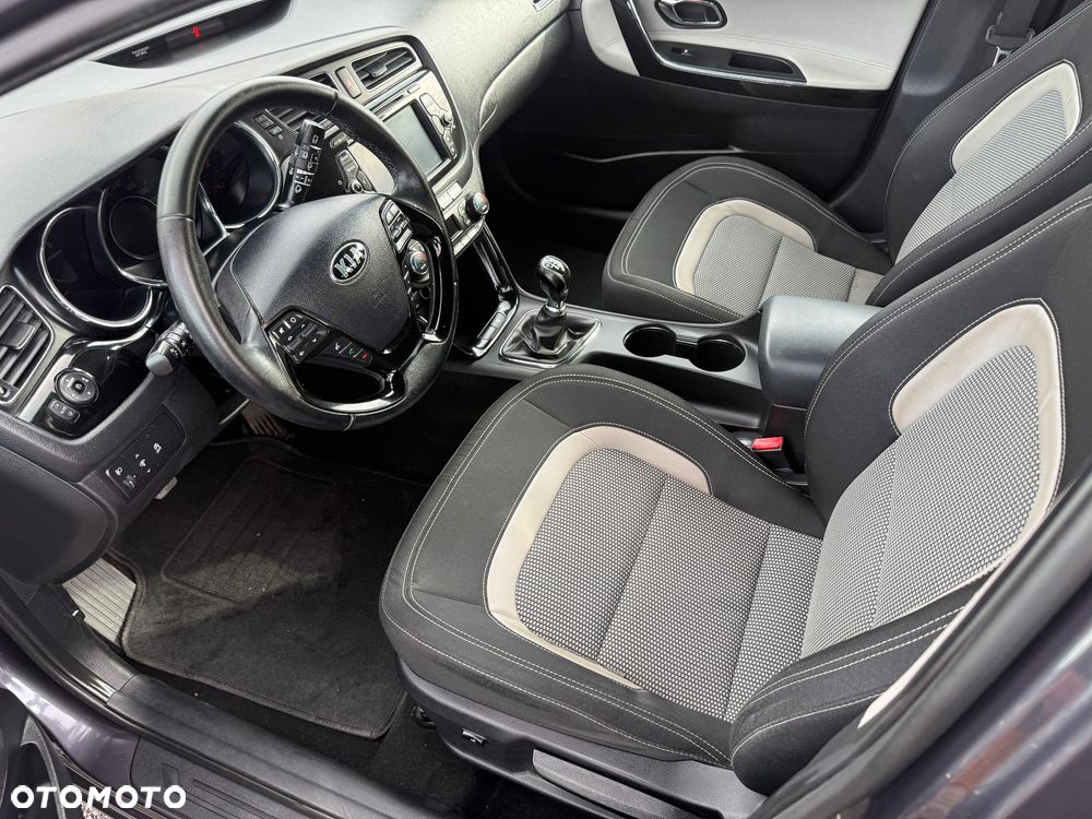 Kia Ceed 1.6 GDI Dream Team Edition - 9