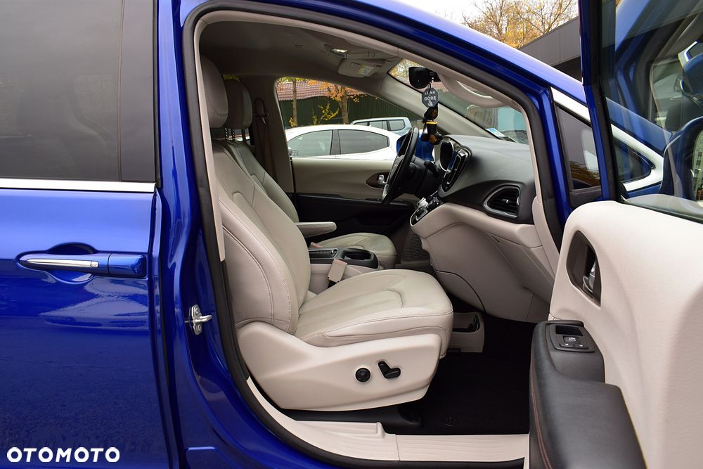 Chrysler Pacifica - 8