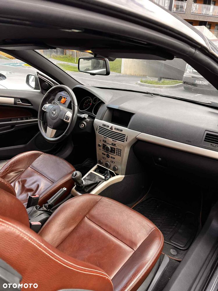 Opel Astra III GTC 1.8 Cosmo - 6