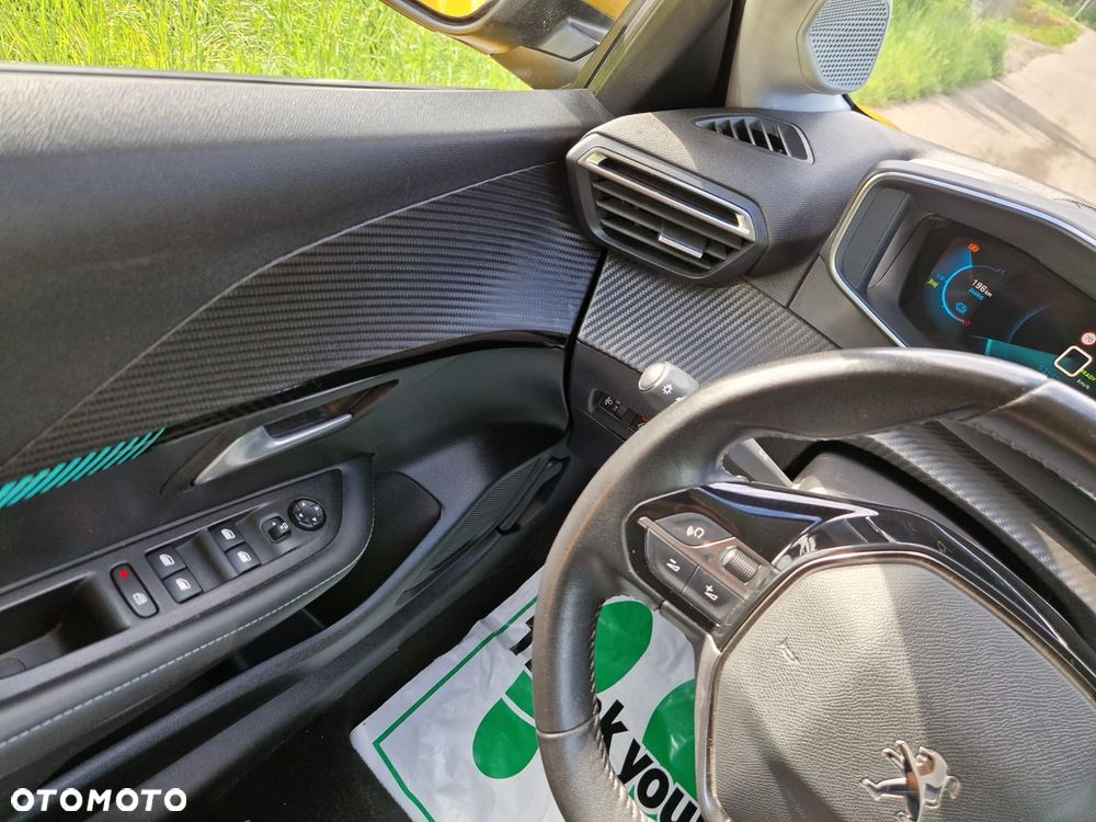Peugeot 208 - 15