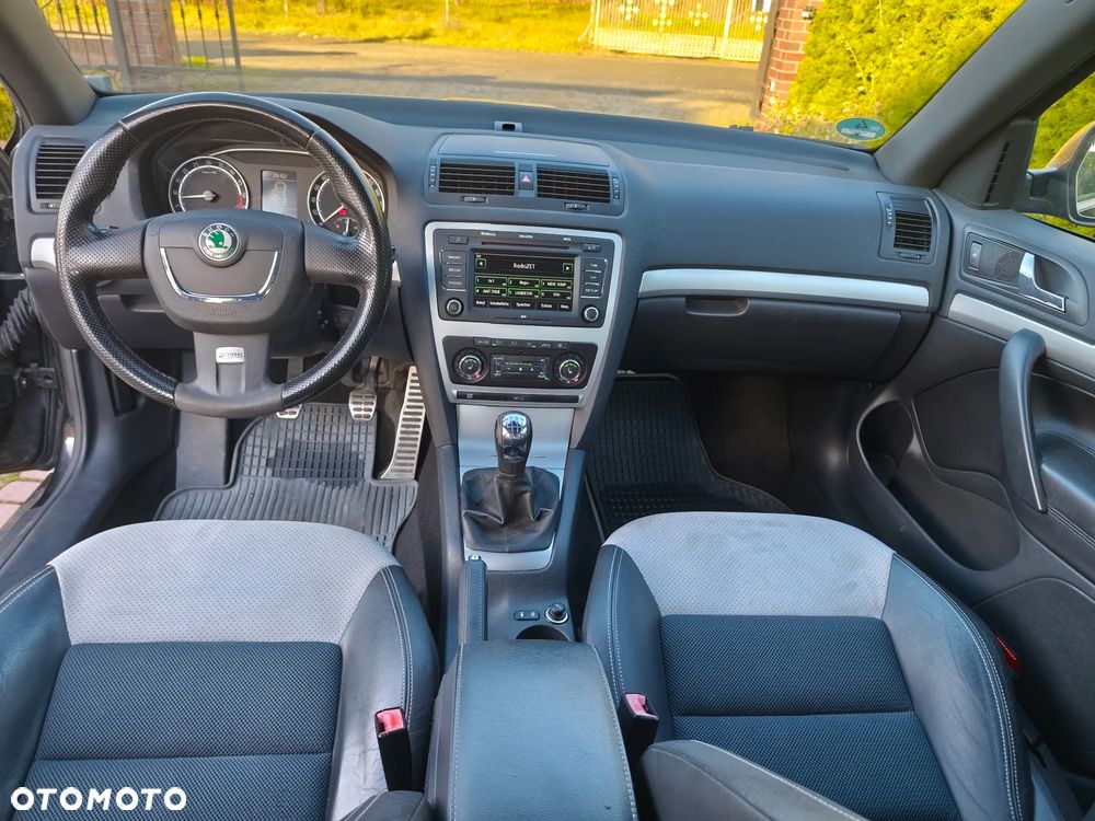 Skoda Octavia 2.0 TDI CR DPF RS - 19