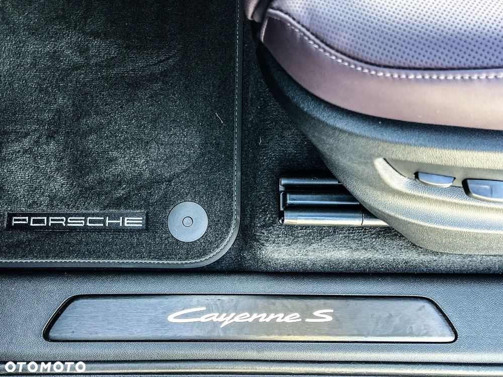 Porsche Cayenne S - 23
