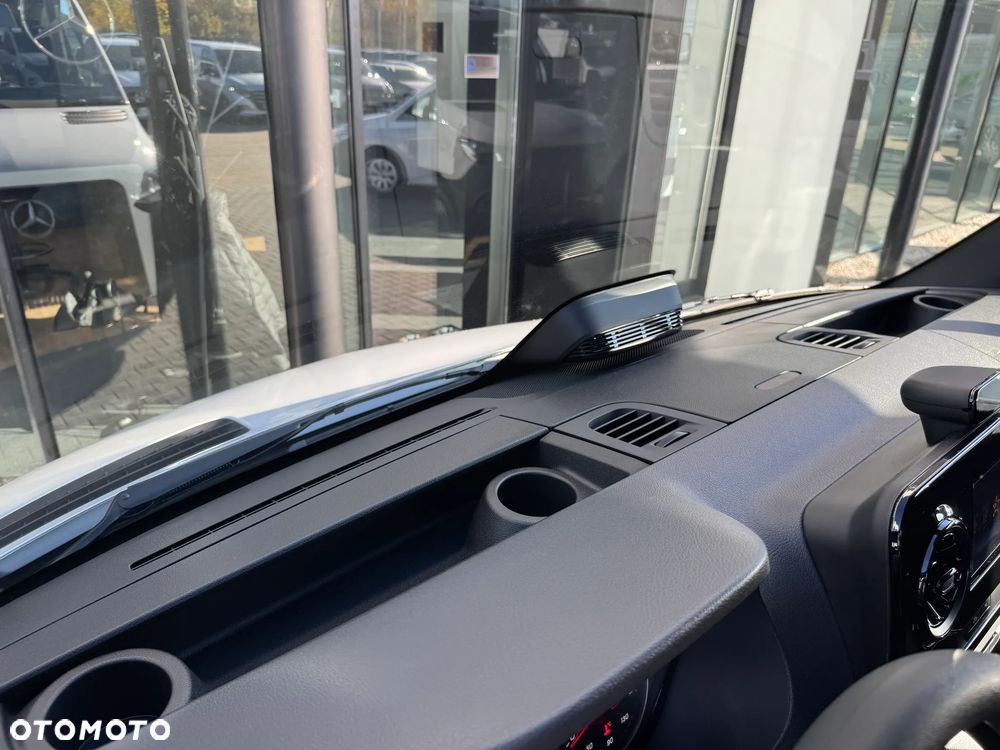 Mercedes-Benz Sprinter - 26
