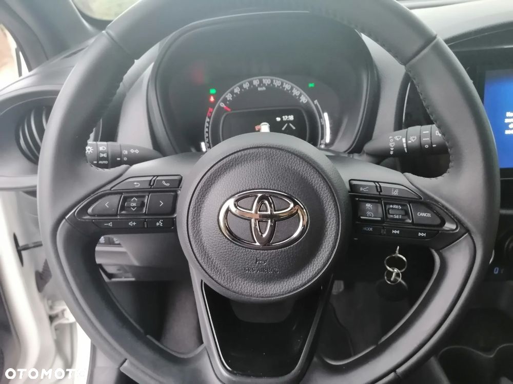 Toyota Aygo x.shift x-play connect - 10