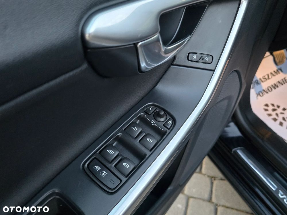 Volvo V60 D4 Momentum - 26
