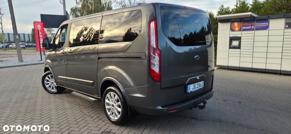 Ford Tourneo Custom - 12