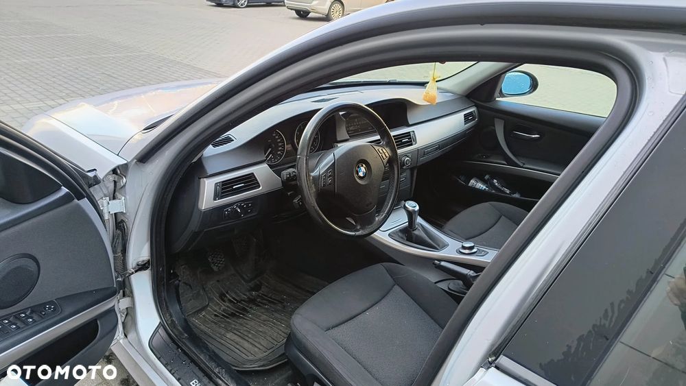 BMW Seria 3 318i - 12