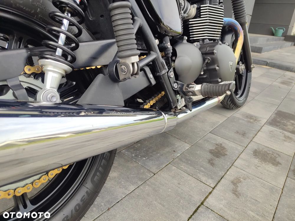 Triumph Bonneville - 24