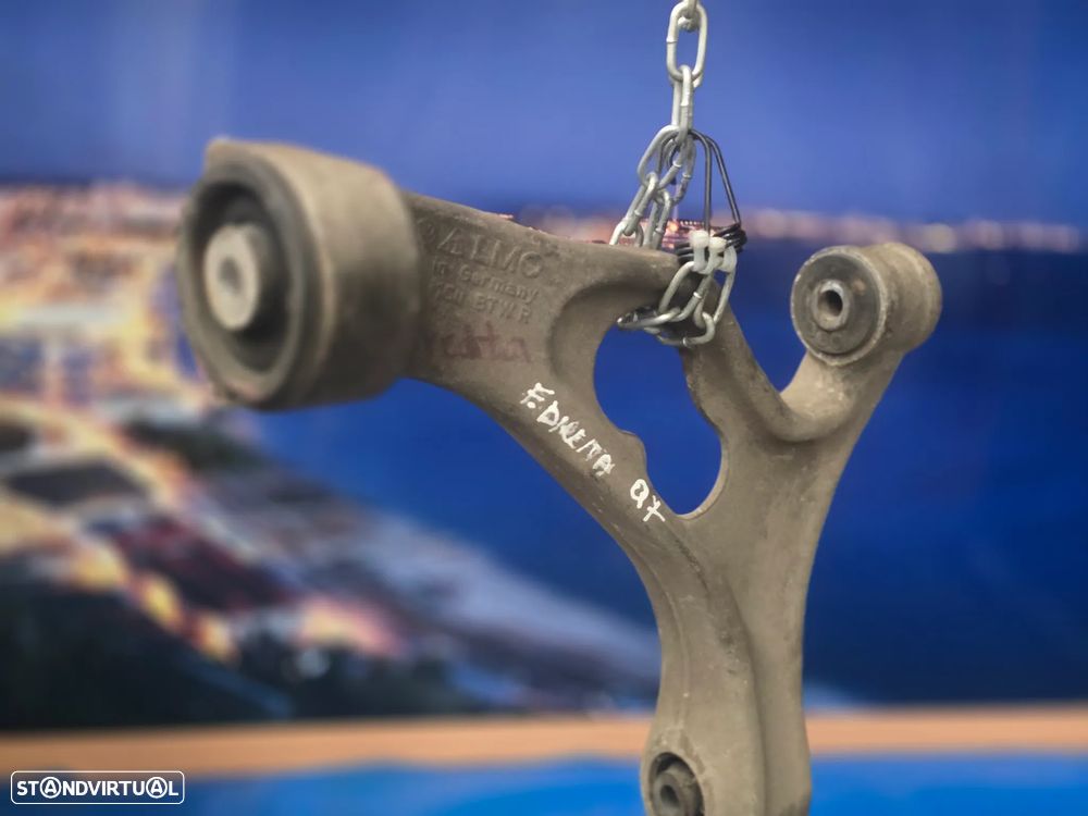 Braço  de suspensão triângulo frente direito original Audi Q7 4L  2006+ - 2