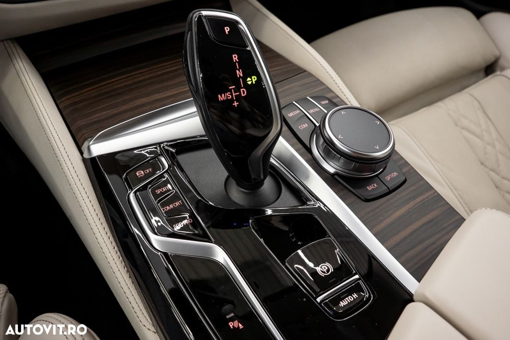 BMW Seria 5 530i xDrive AT MHEV - 36