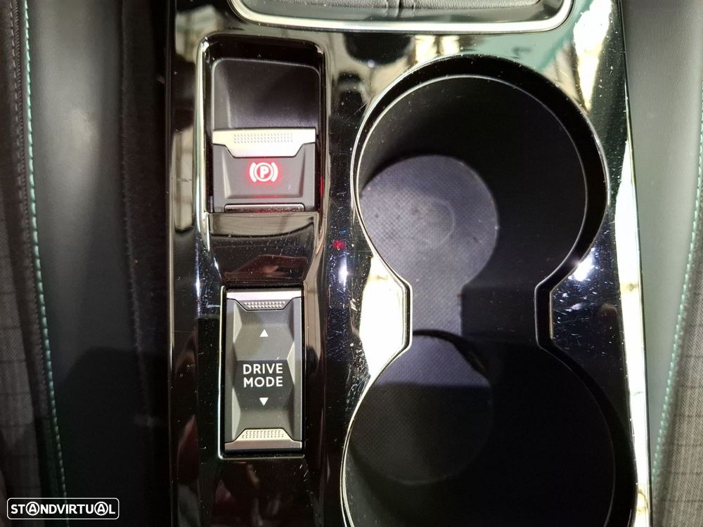 Peugeot 2008 1.2 PureTech Allure - 21