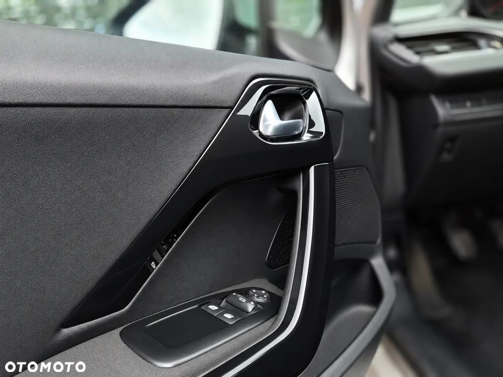 Peugeot 208 - 23