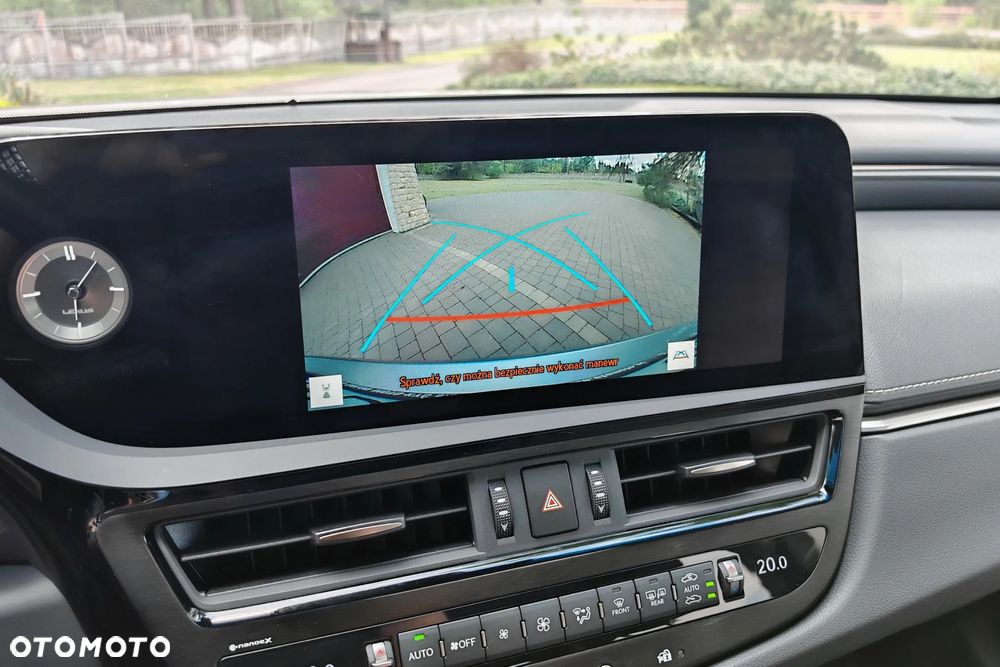 Lexus ES 300h Business Edition - 32