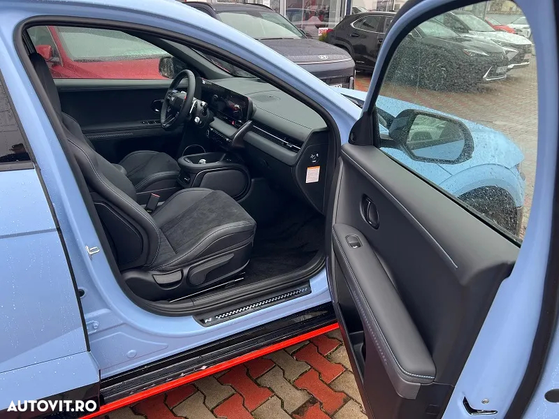 Hyundai IONIQ - 7