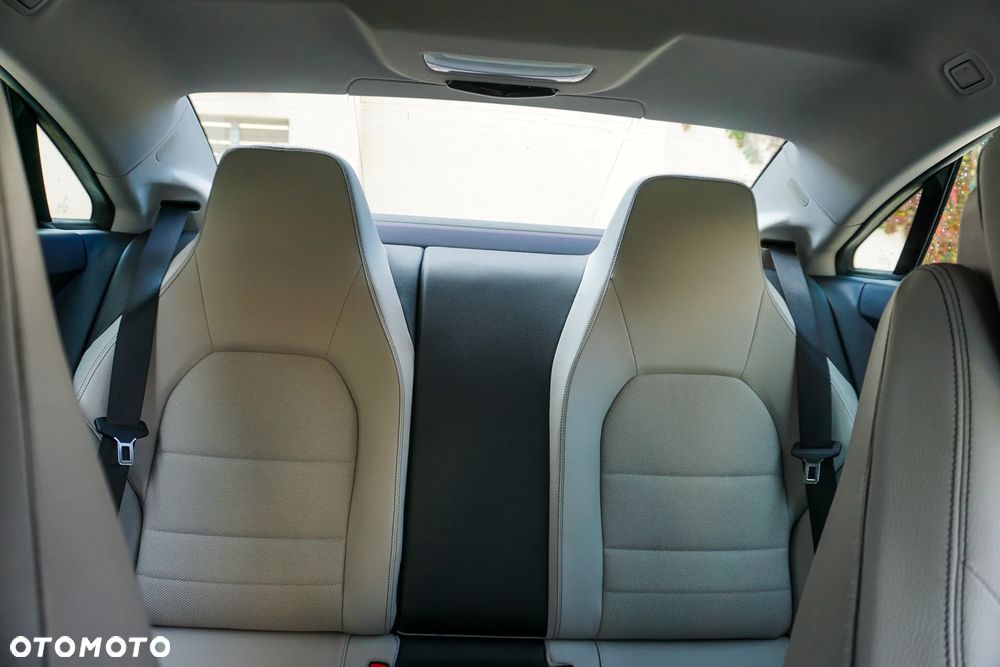 Mercedes-Benz Klasa E 200 7G-TRONIC - 35