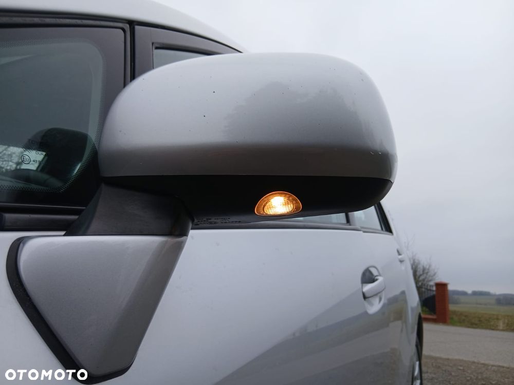 Toyota Verso 1.8 Executive - 37