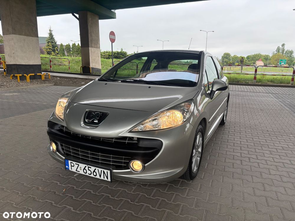 Peugeot 207 - 1