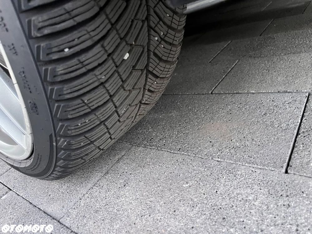 Audi A6 Avant 2.4 - 25