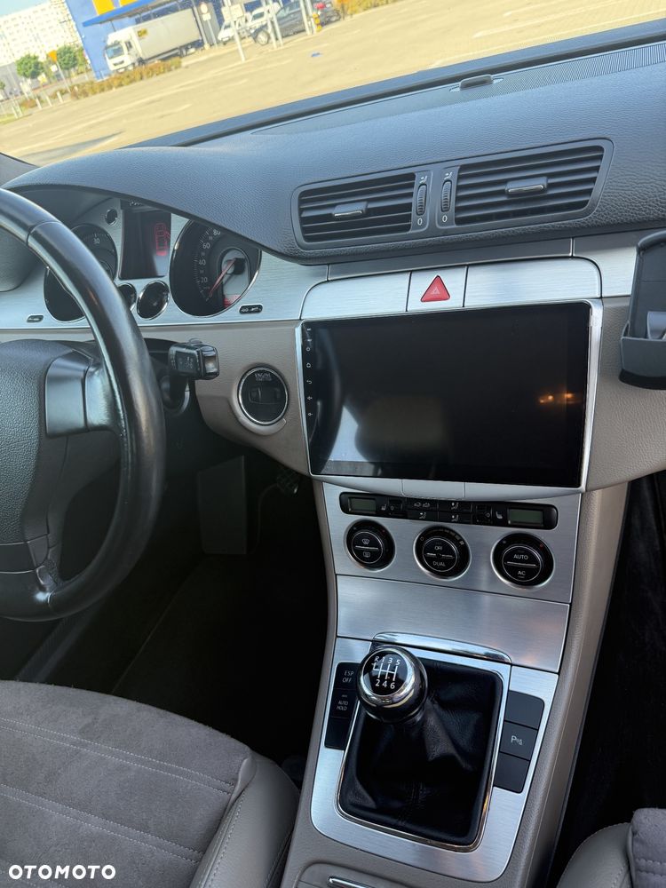 Volkswagen Passat 2.0 TDI DPF Highline - 14