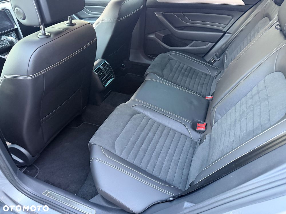 Volkswagen Passat - 13