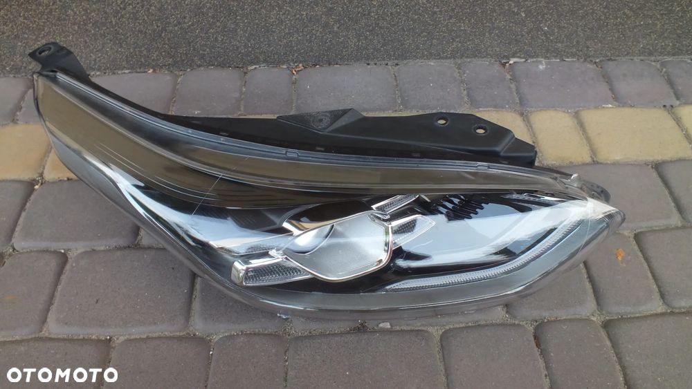 Lampa przednia prawa Kia Ceed III  92102J7100 - 8
