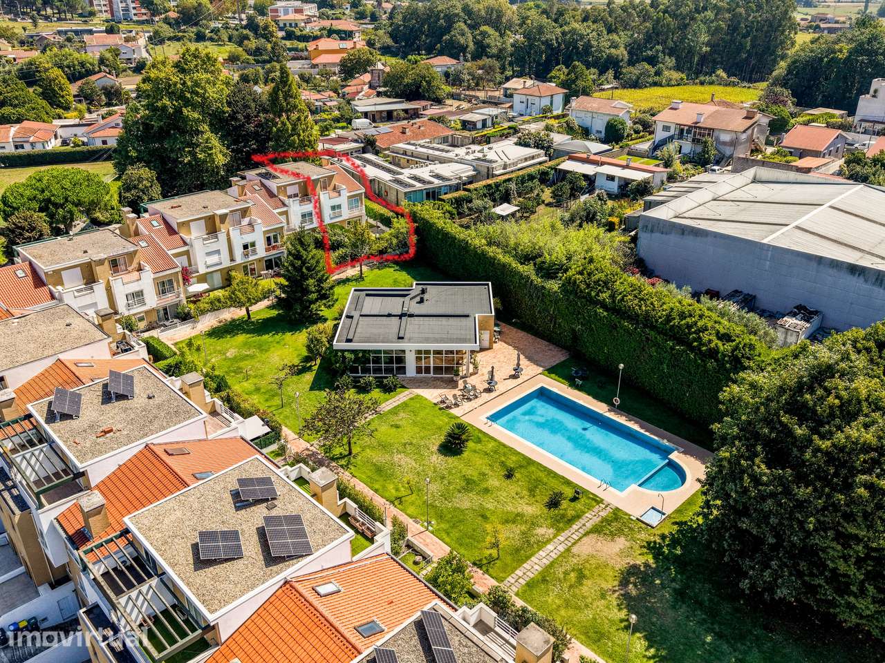 Magnifica Moradia T4 - Aldeamento privado com duas piscinas na Maia - Grande imagem: 2/54