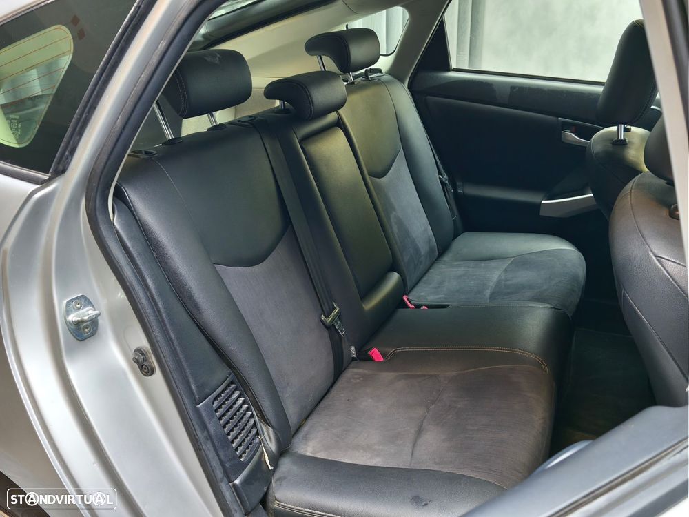 Toyota Prius 1.8 Plug-In Luxury+Pele - 18