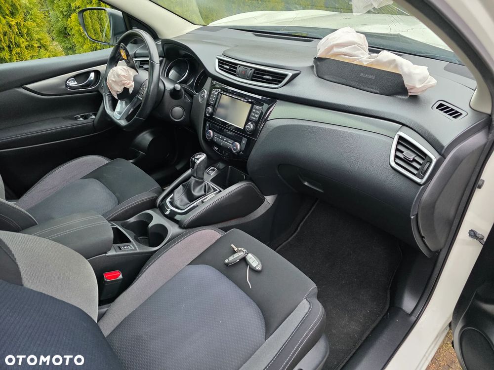 Nissan Qashqai 1.6 DCi Xtronic TEKNA - 8
