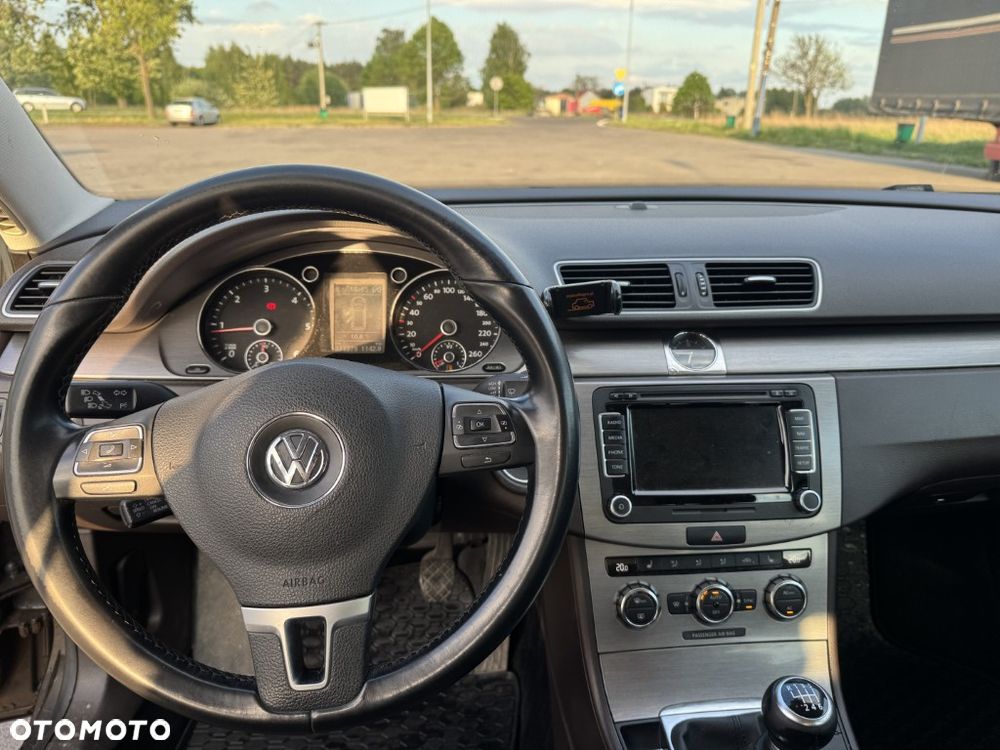 Volkswagen Passat 2.0 TDI Comfortline - 17