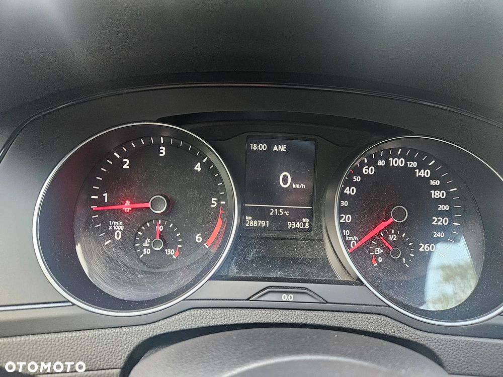 Volkswagen Passat - 4