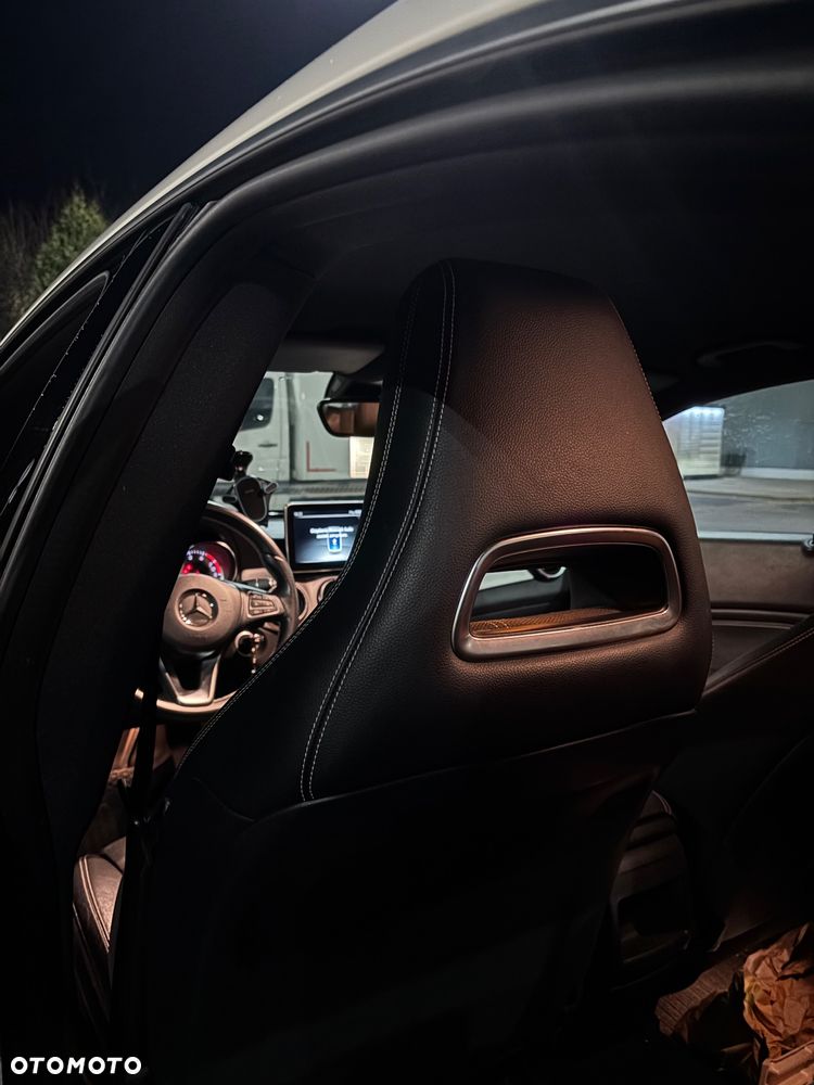 Mercedes-Benz CLA 180 7G-DCT Urban - 11