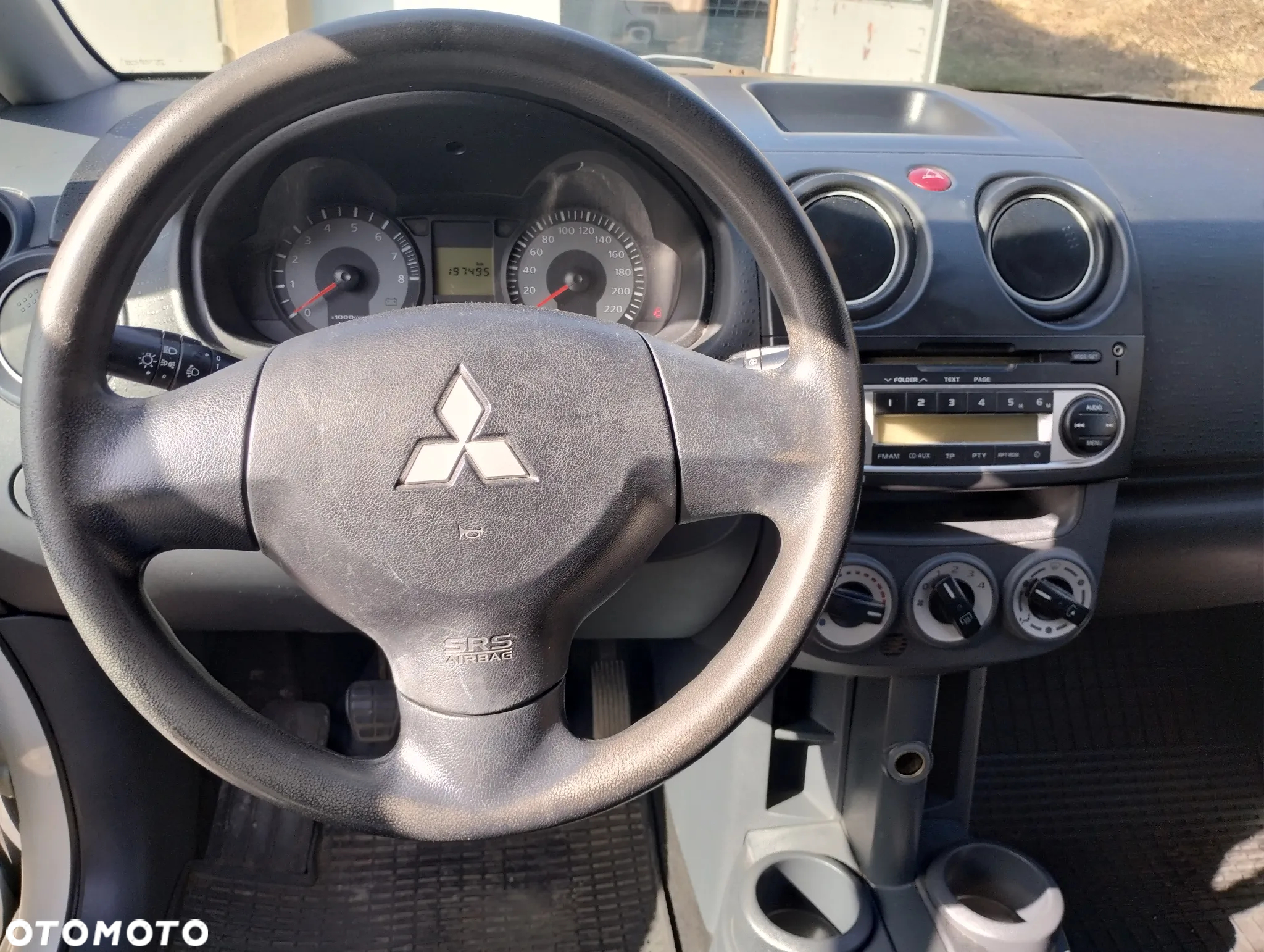 Mitsubishi Colt - 5