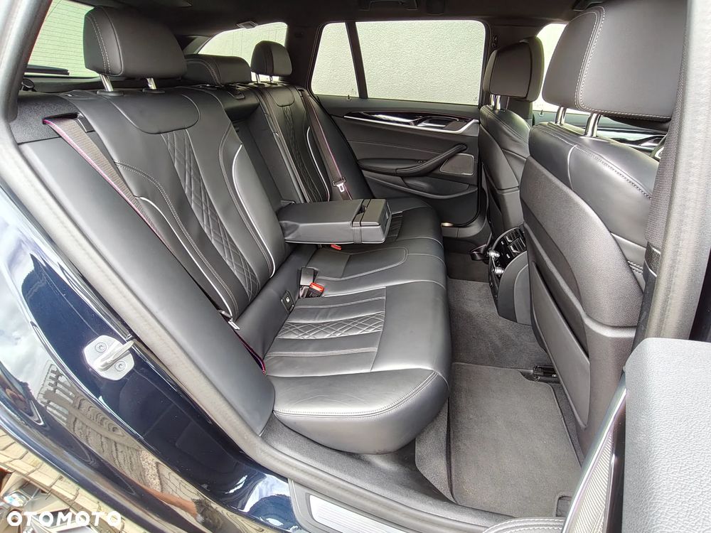 BMW Seria 5 540i xDrive mHEV M Sport sport - 29
