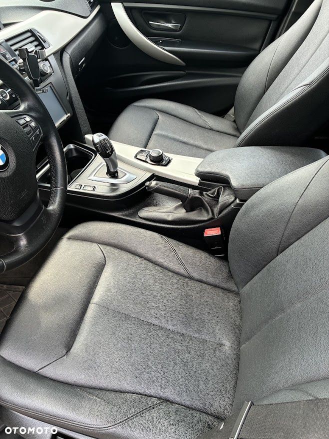 BMW Seria 3 320i - 6