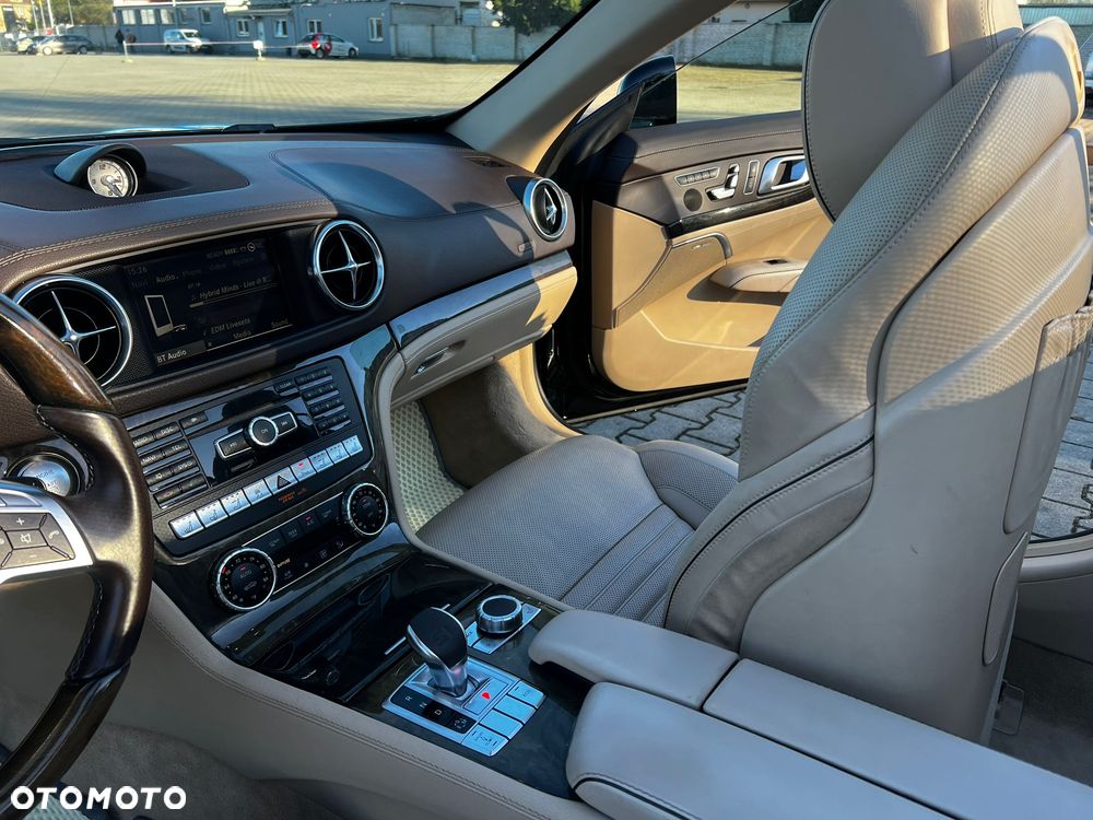 Mercedes-Benz SL - 26