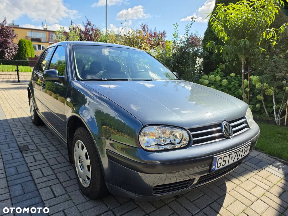 Volkswagen Golf - 1