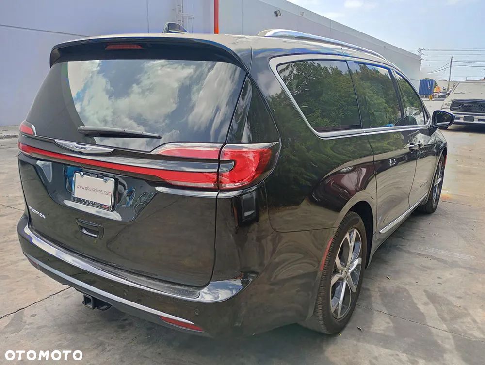 Chrysler Pacifica - 3