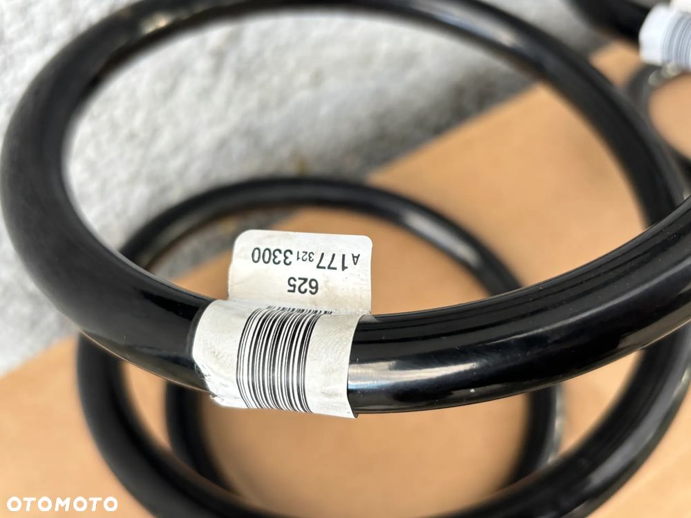 Komplet sprężyn OE Mercedes A45S - 3