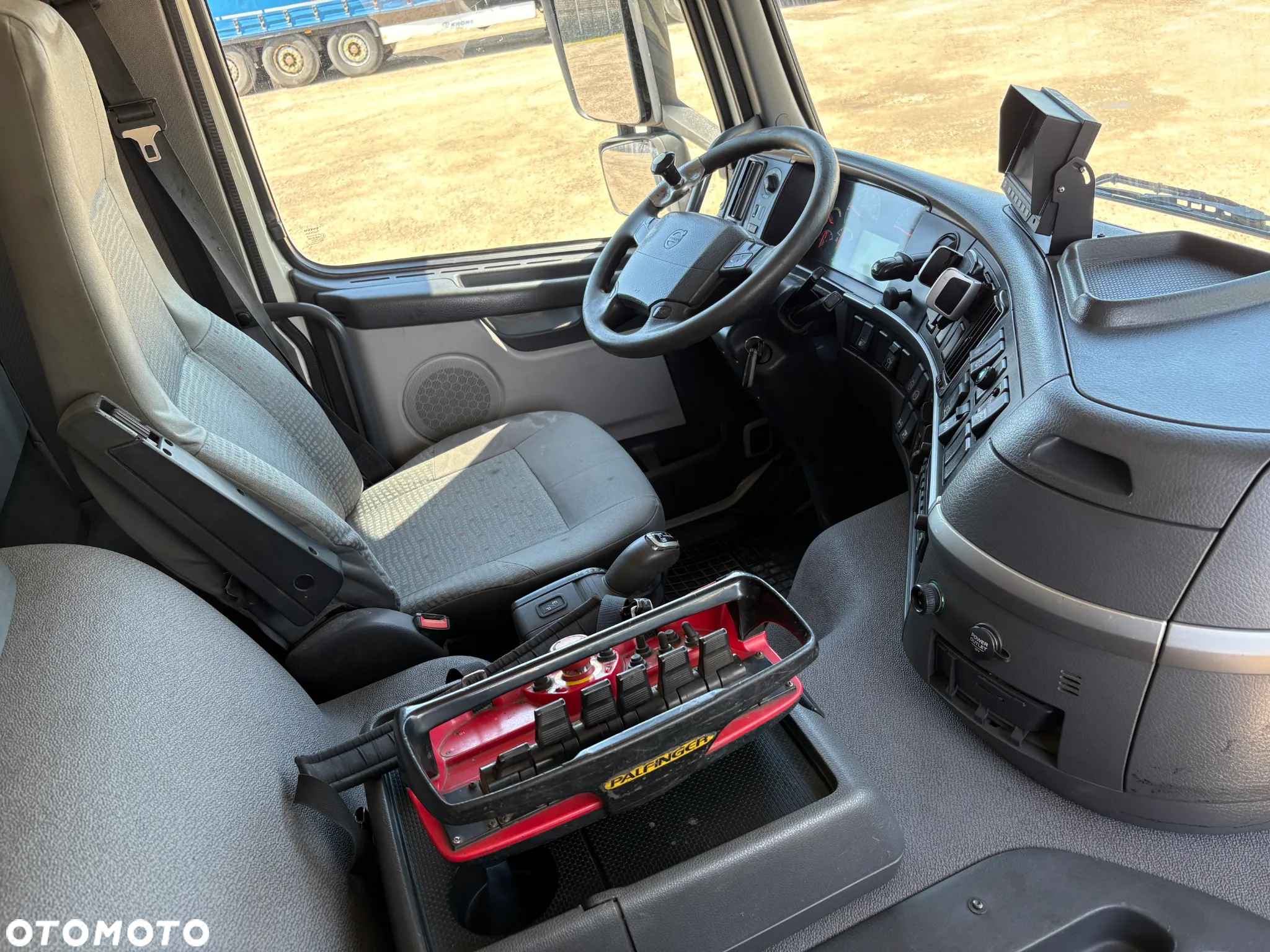 Volvo FM - 6x2 HDS Palfinger PK 23002 - 29