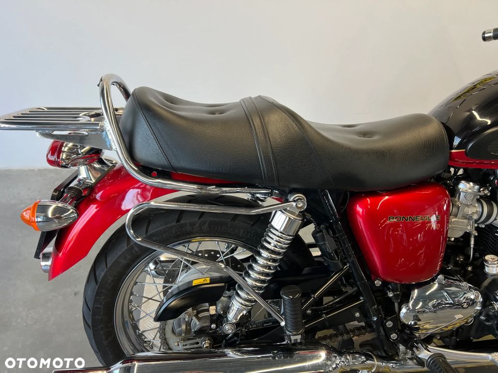 Triumph Bonneville - 32