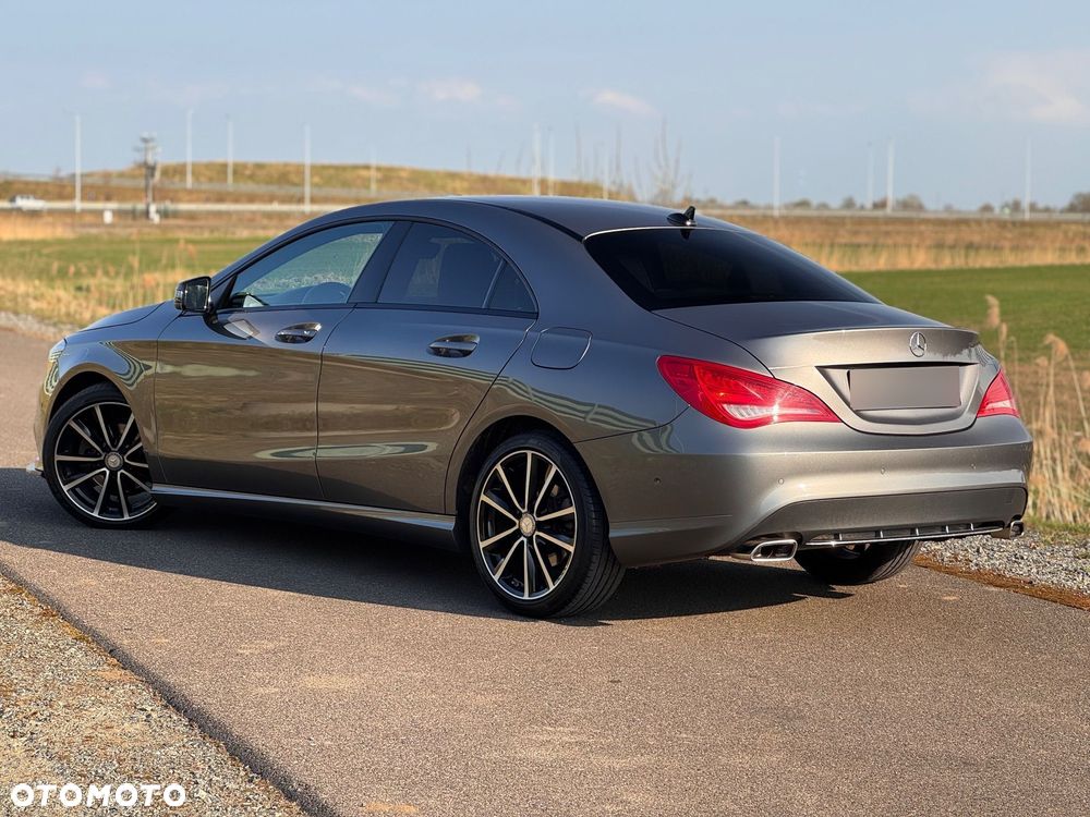 Mercedes-Benz CLA 200 7G-DCT Urban - 23
