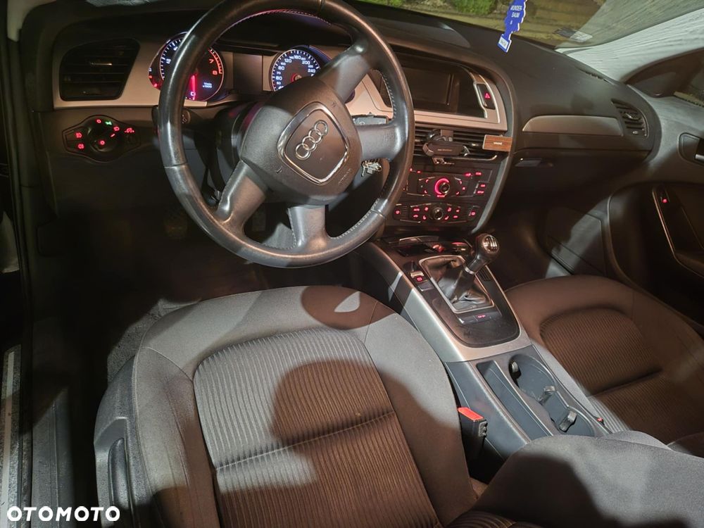 Audi A4 Limousine - 3