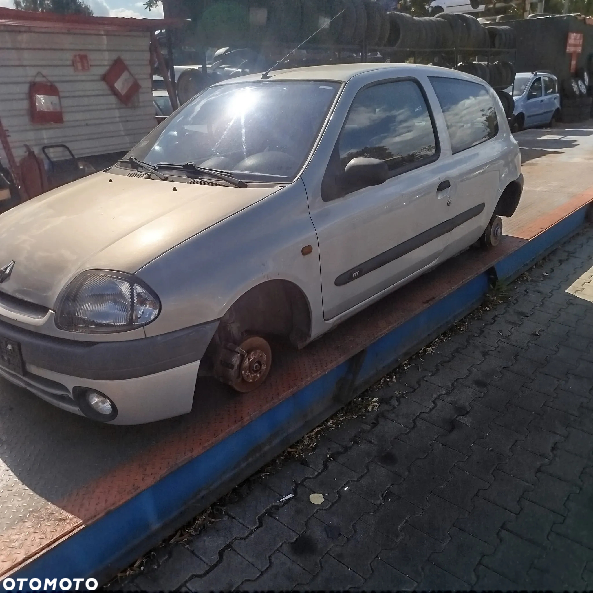 Renault Clio 2 na części . - 3