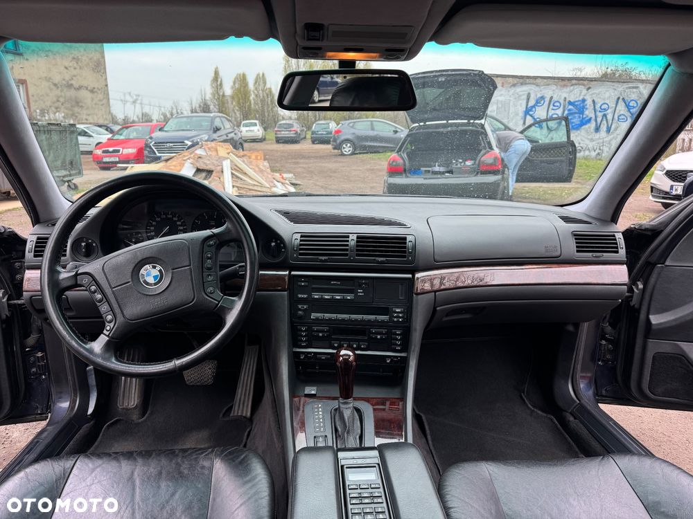 BMW Seria 7 740i - 11