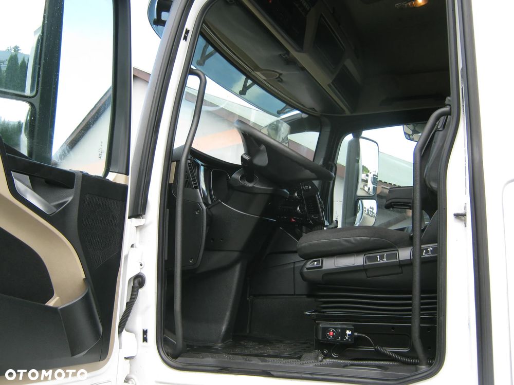 Mercedes-Benz ACTROS - 10