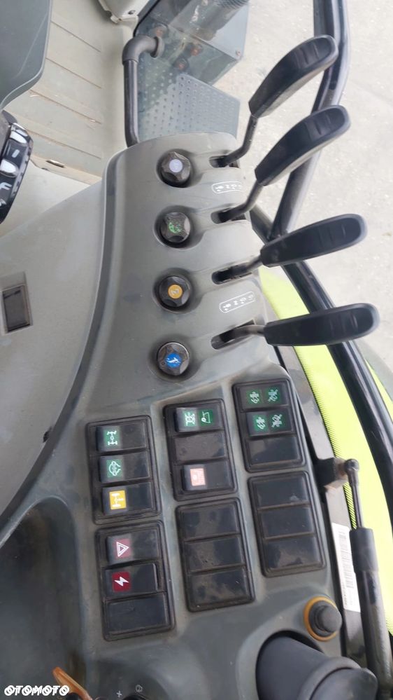Claas ARION 620 - 12