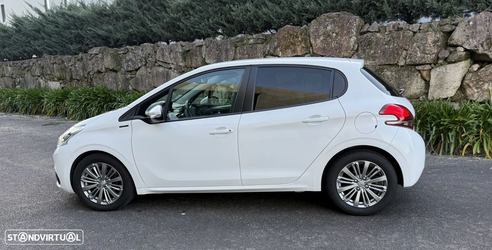 Peugeot 208 1.5 BlueHDi Signature - 26