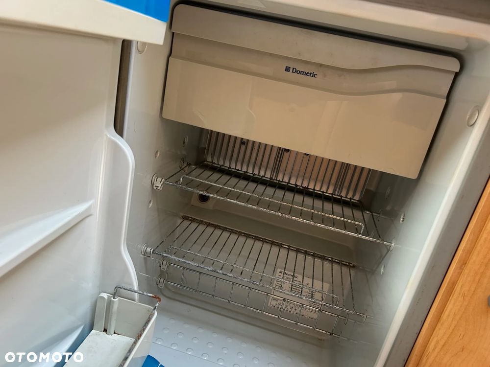 Hobby 495 zadbana z przedsionkiem i napędem - 16